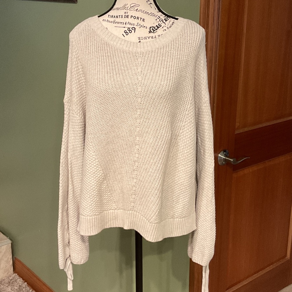 Hollister Cream Crew Neck Sweater, Size M